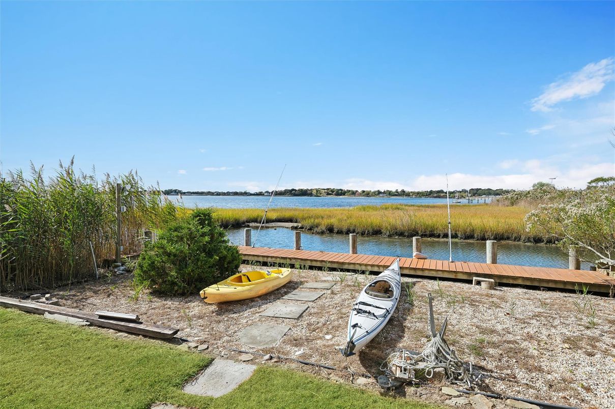 Exterior, Lake