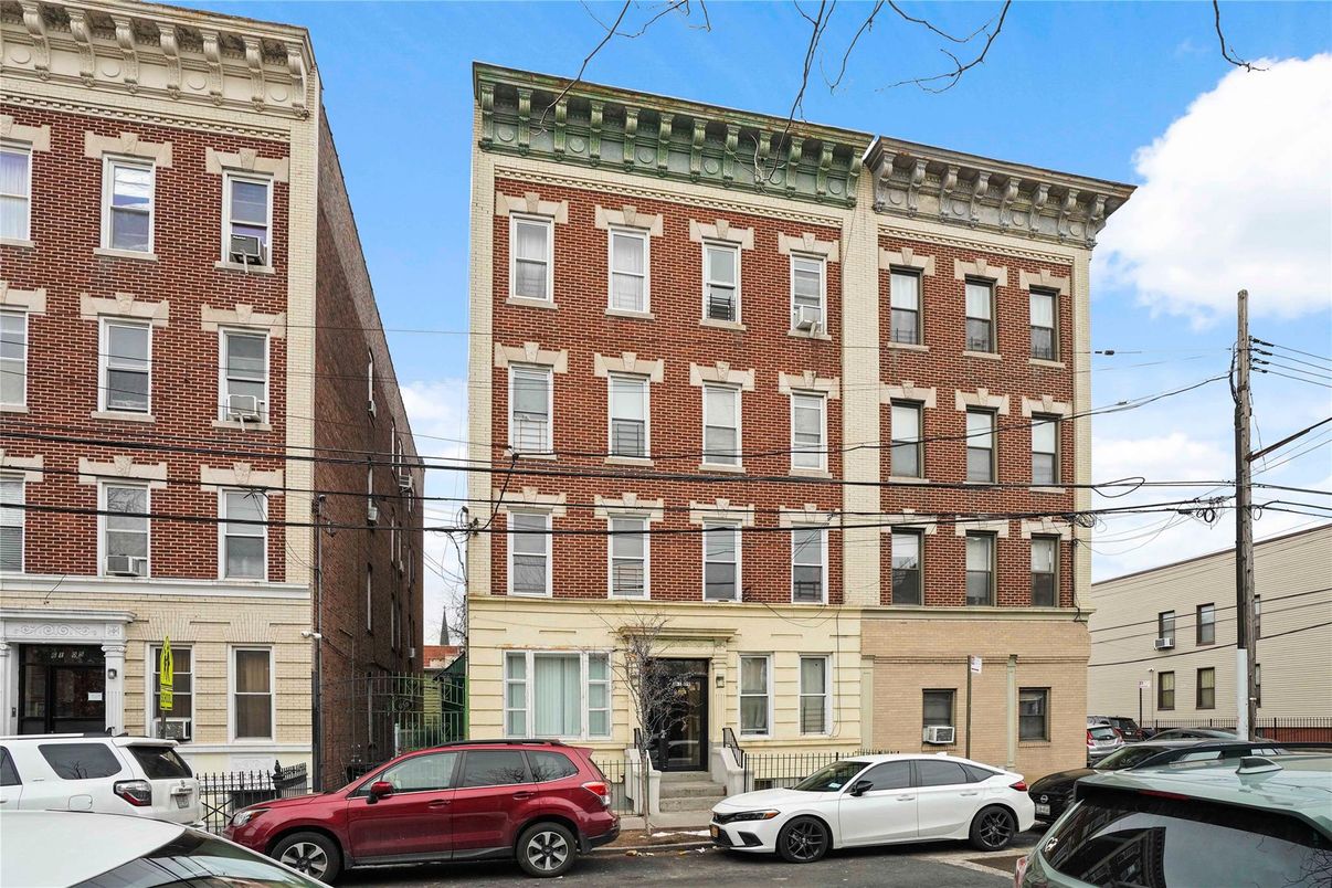 Exterior, Facade, Brick Facade, Rowhouse