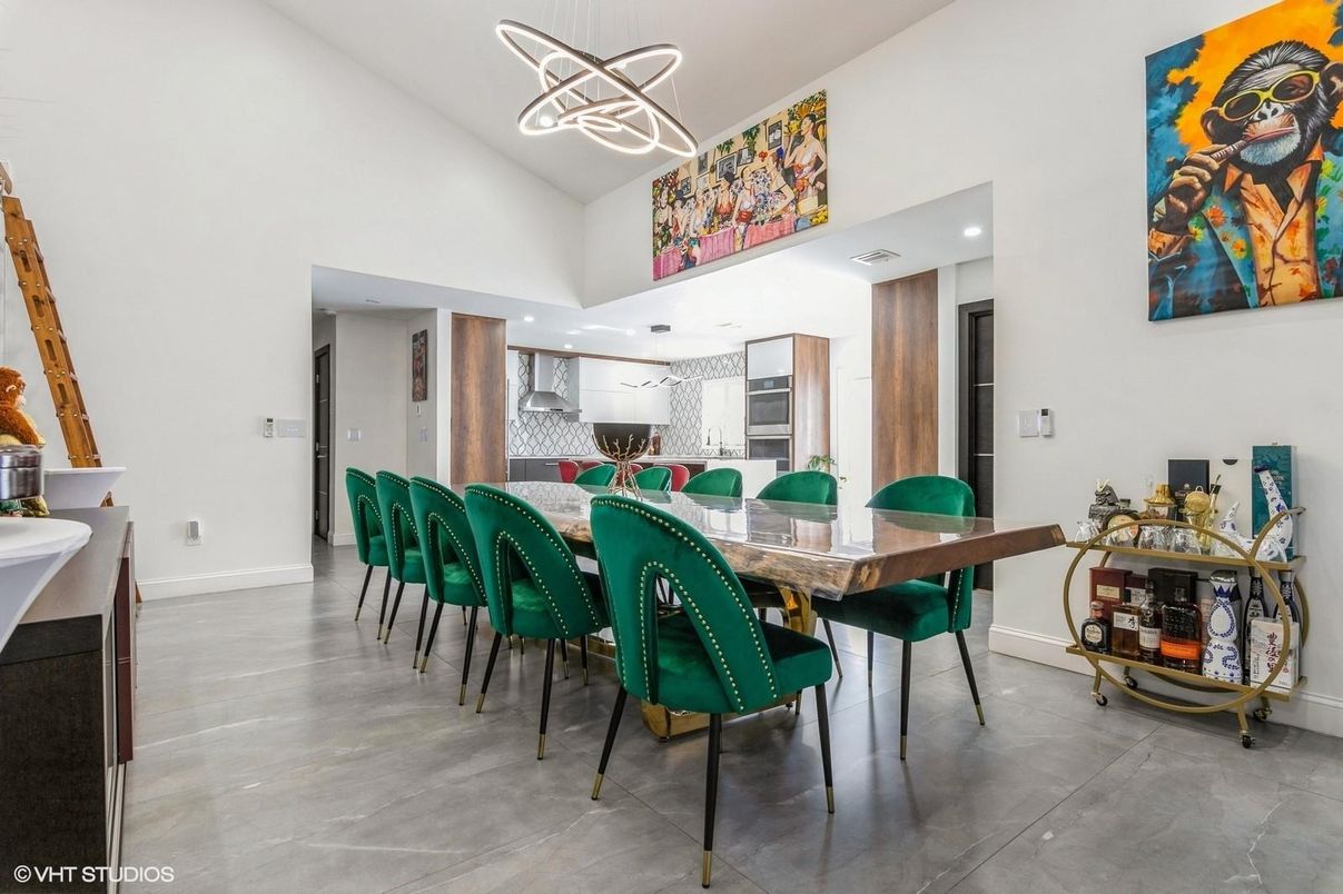 Dining room, Interior, Kitchen, Pendant Lights, Recessed Lighting, Stainless Steel Appliances