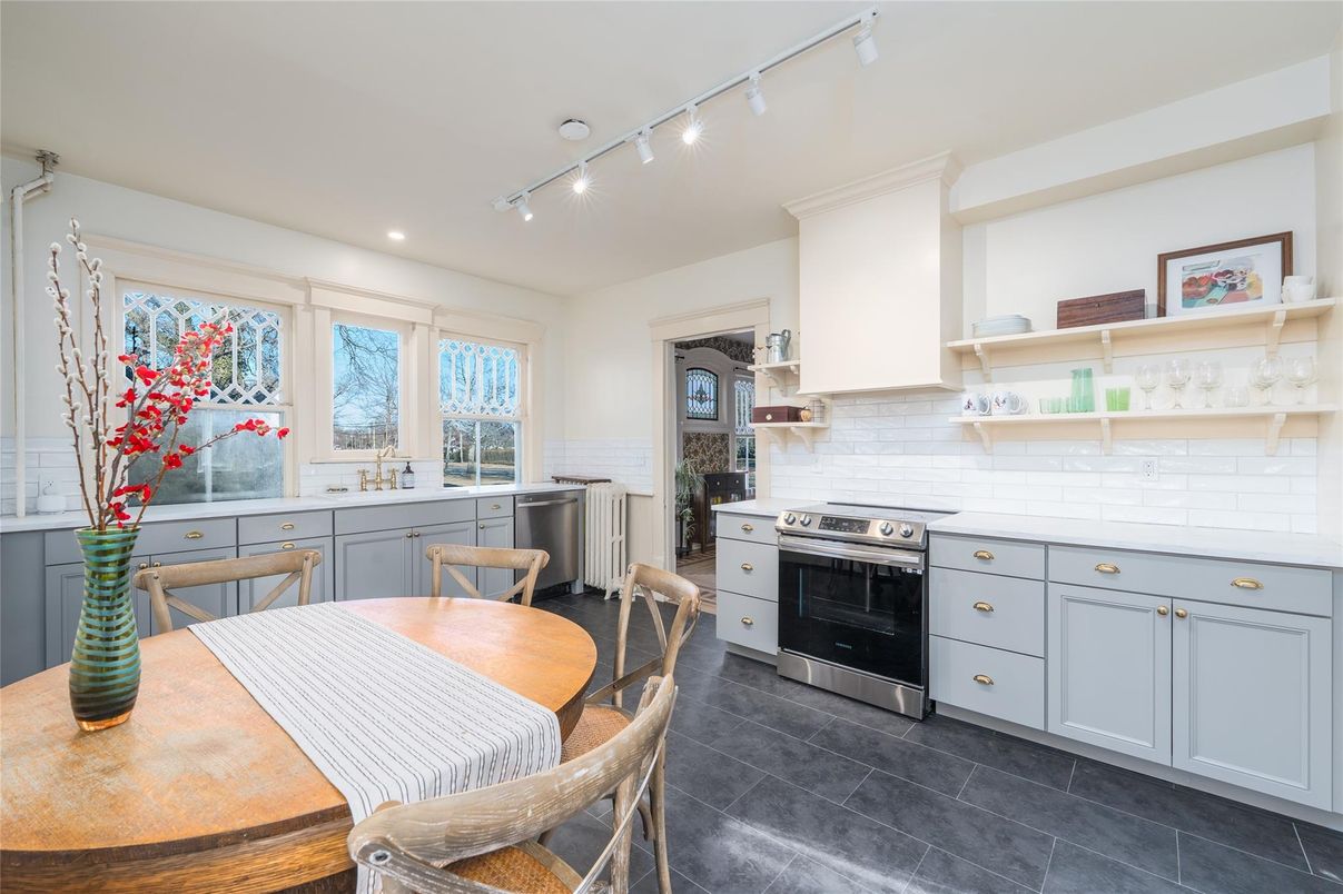 Dining room, Interior, Kitchen, Recessed Lighting, Stainless Steel Appliances