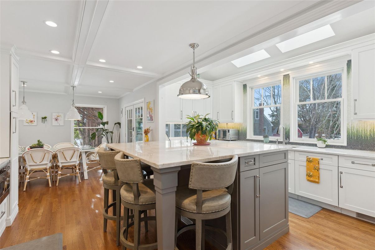 Dining room, Interior, Kitchen, Pendant Lights, Recessed Lighting, Wood Texture Flooring