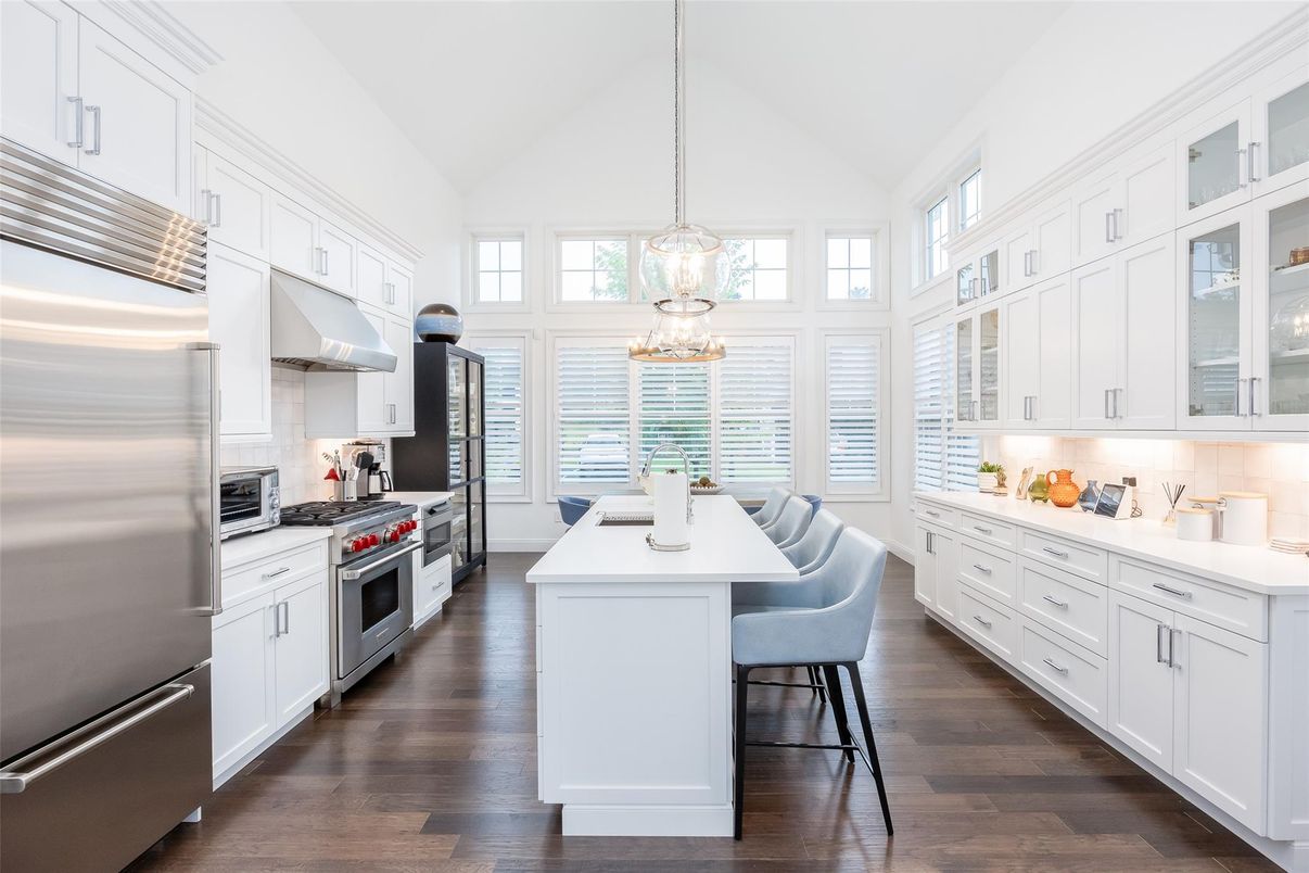 Dining room, Interior, Kitchen, Pendant Lights, Stainless Steel Appliances, Wood Texture Flooring