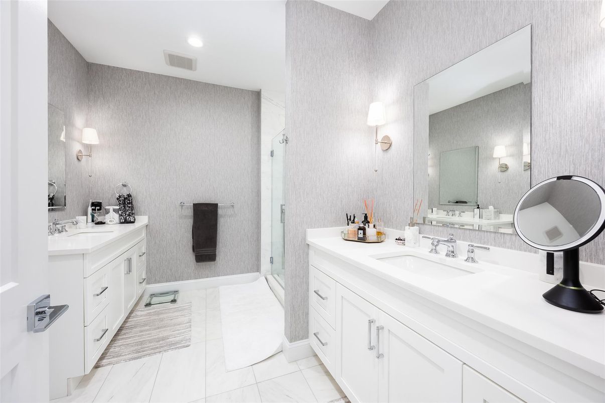 Bathroom, Dual Sink Vanities, Interior, Recessed Lighting