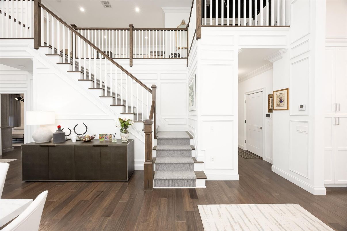 Interior, Recessed Lighting, Wood Texture Flooring