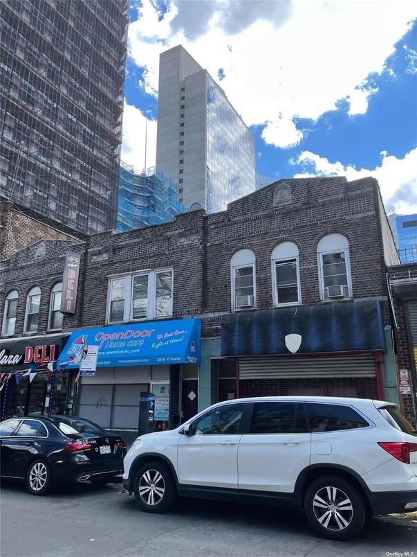 Exterior, Facade, Rowhouse