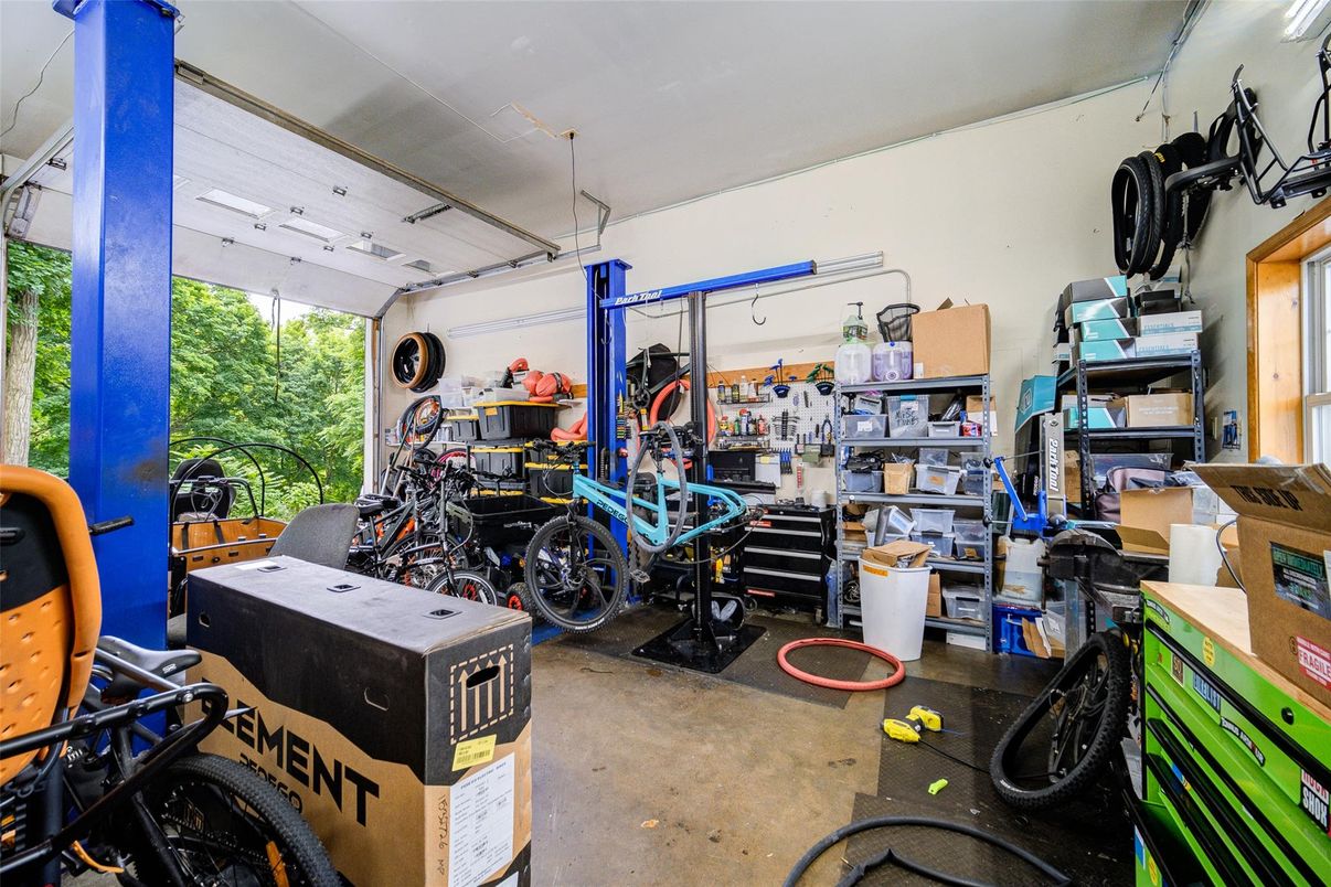 Garage, Interior