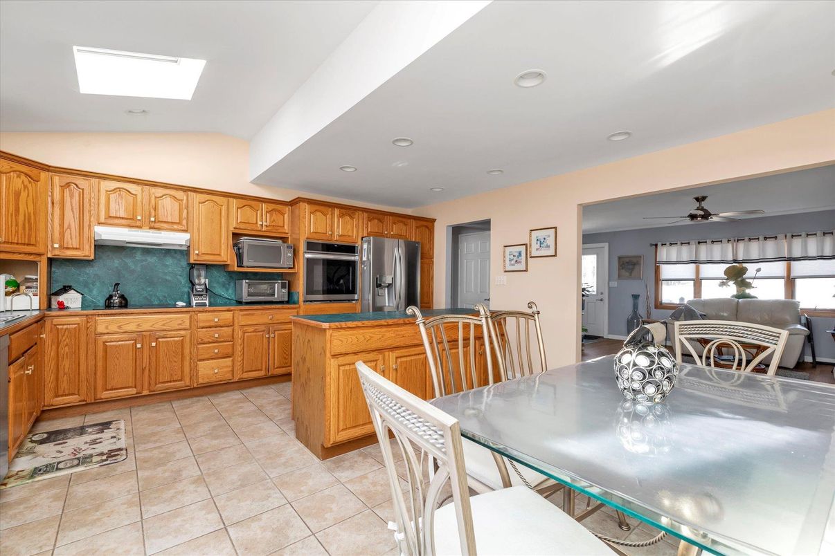 Dining room, Interior, Kitchen, Recessed Lighting, Stainless Steel Appliances