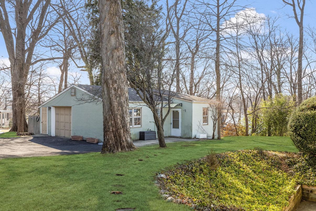 Backyard, Detached Garage, Exterior