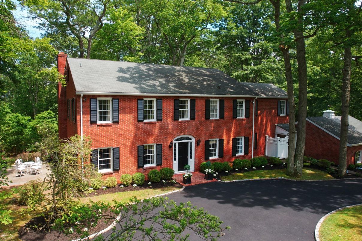 Exterior, Facade, Brick Facade, Georgian