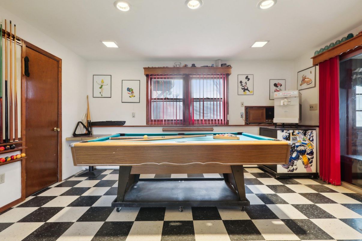 Billiard Table, Game Room, Interior, Recessed Lighting