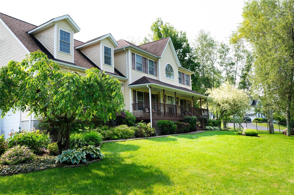 Backyard, Exterior, Facade, Queen Anne Victorian