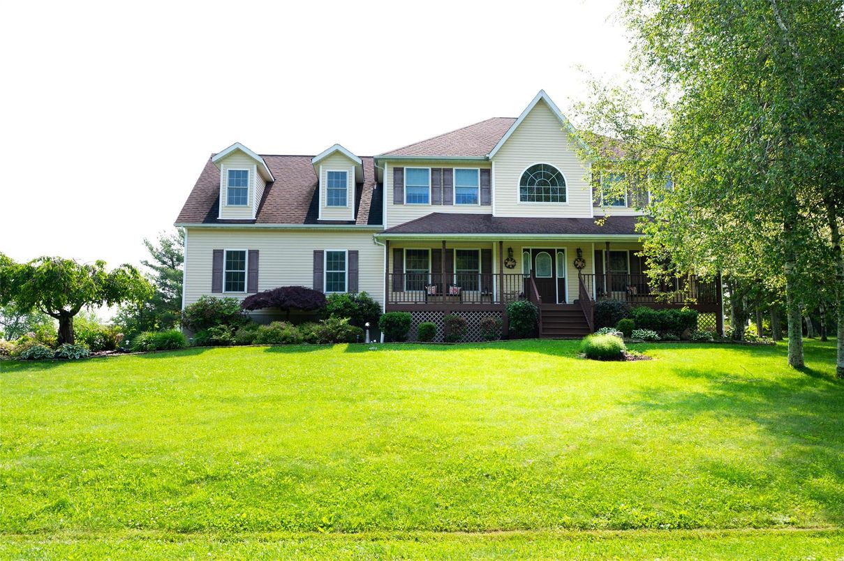 Backyard, Exterior, Facade, Farmhouse