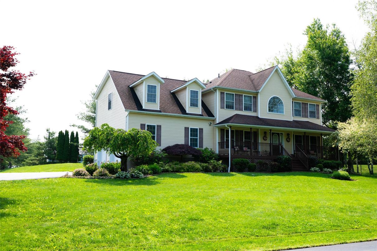 Backyard, Exterior, Facade, Farmhouse