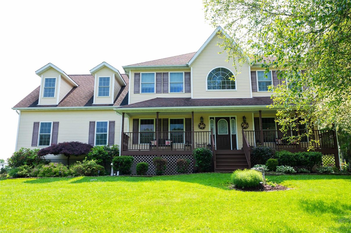 Exterior, Facade, Farmhouse