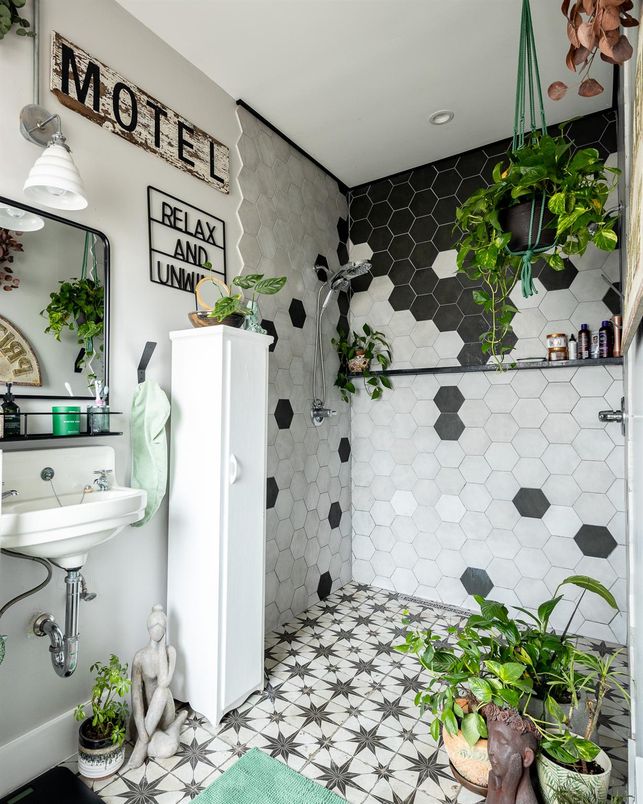 Bathroom, Interior, Recessed Lighting