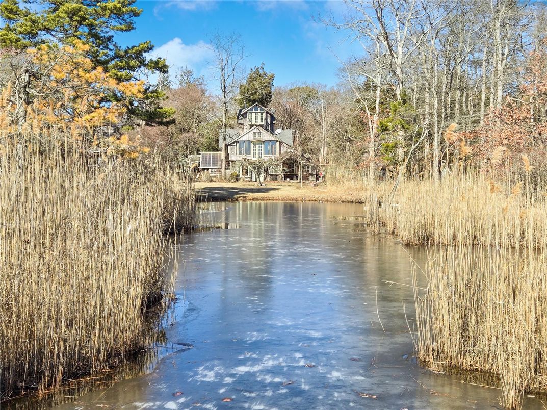 Exterior, Lake
