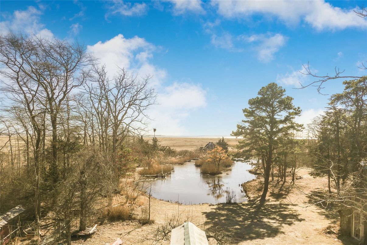 Exterior, Lake
