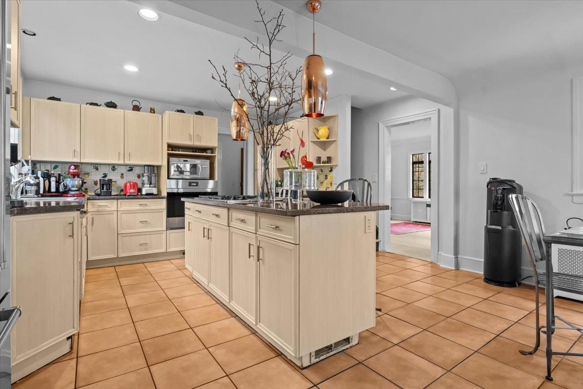 Interior, Kitchen, Pendant Lights, Recessed Lighting, Stainless Steel Appliances