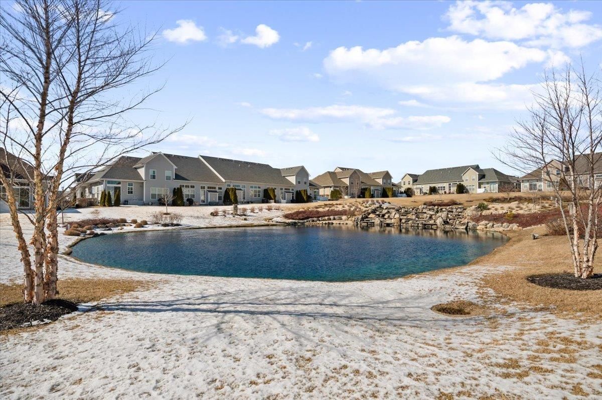Exterior, Lake