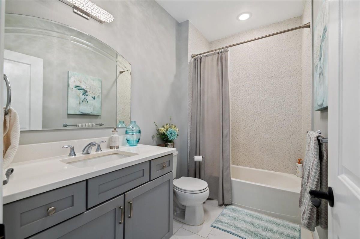 Bathroom, Interior, Recessed Lighting
