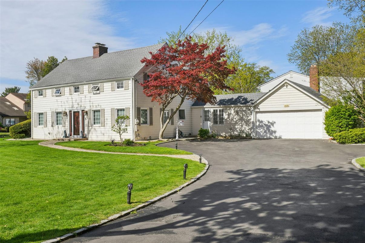 Attached, Detached Garage, Exterior, Facade, Georgian