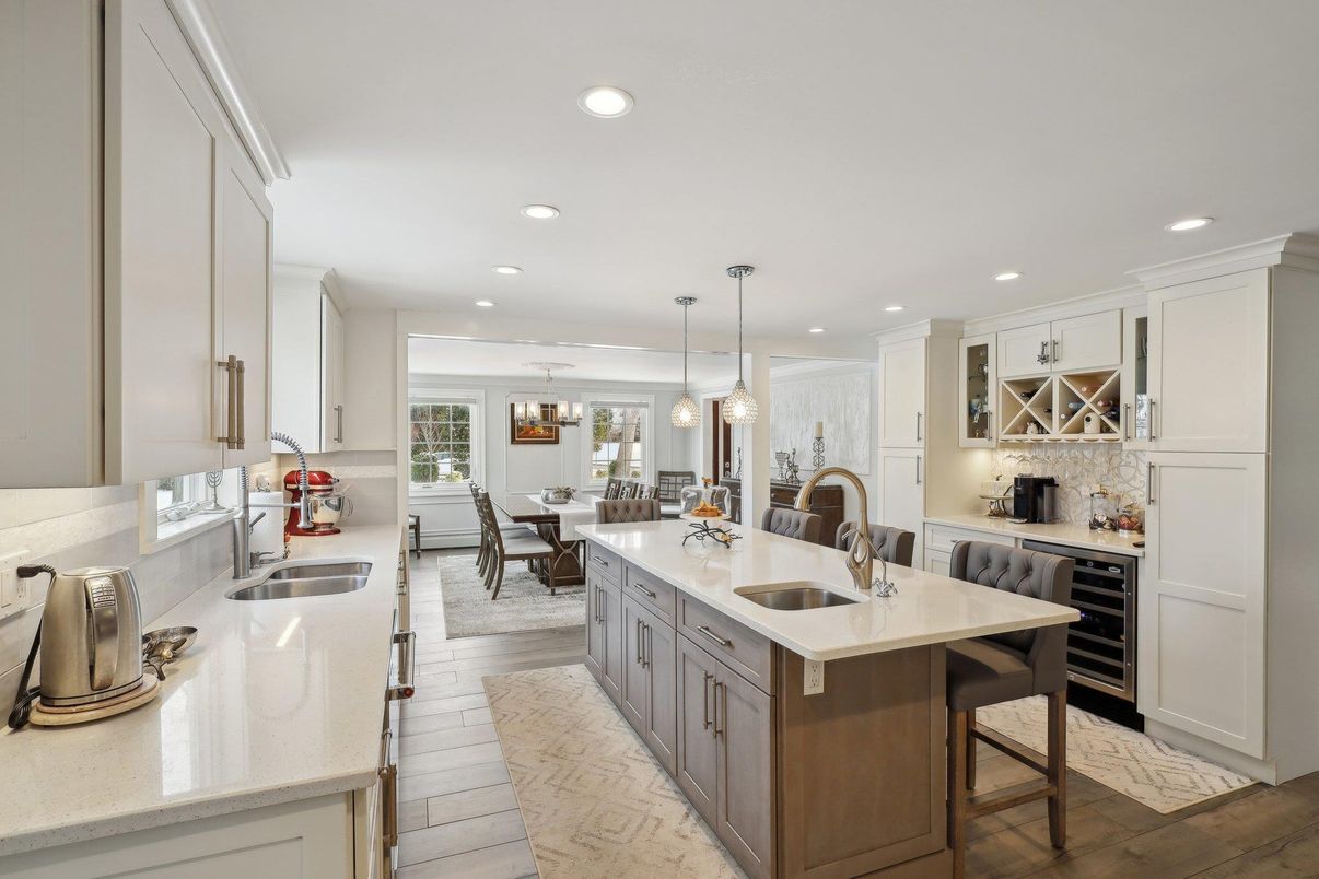 Chandelier, Dining room, Interior, Kitchen, Pendant Lights, Recessed Lighting, Stainless Steel Appliances, Wood Texture Flooring