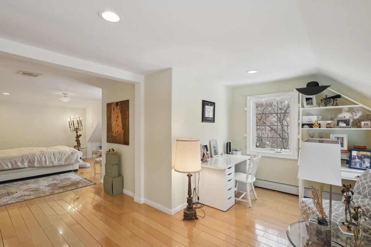 Home Office, Interior, Recessed Lighting, Wood Texture Flooring