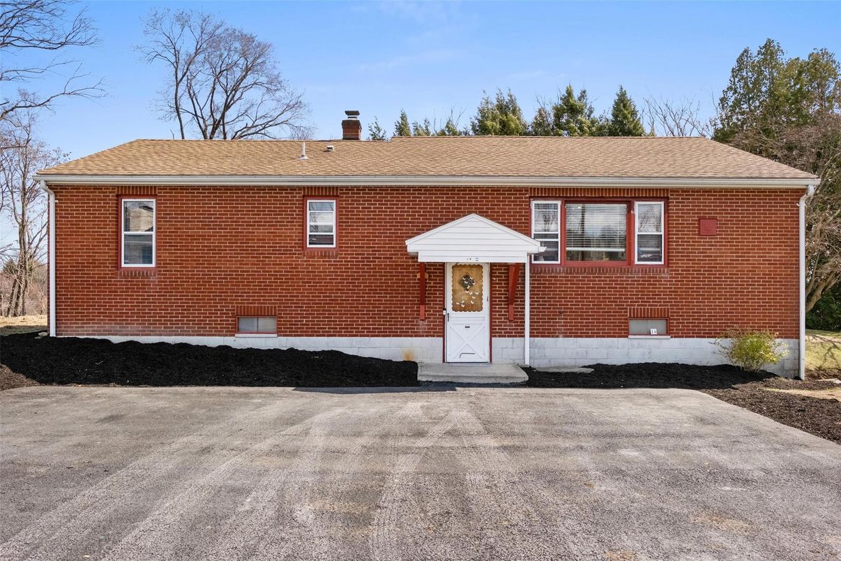Exterior, Facade, Brick Facade, Cape Cod