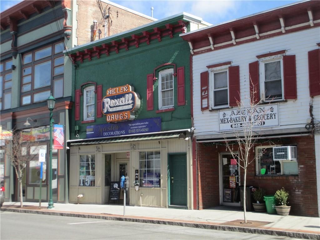Exterior, Facade, Rowhouse