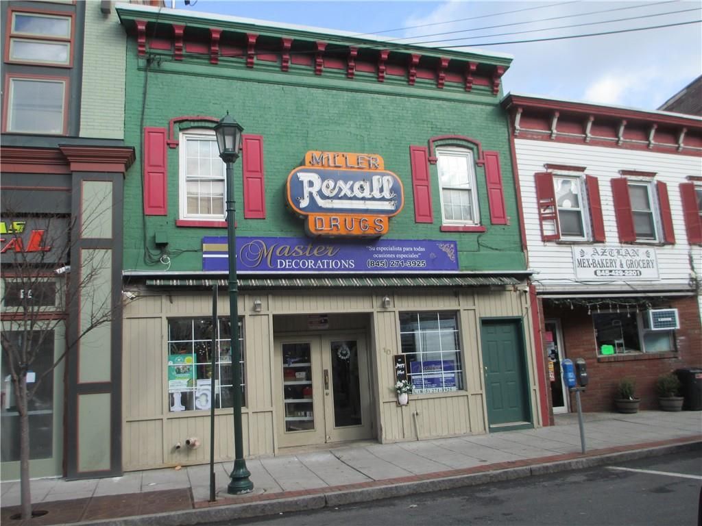 Exterior, Facade, Rowhouse