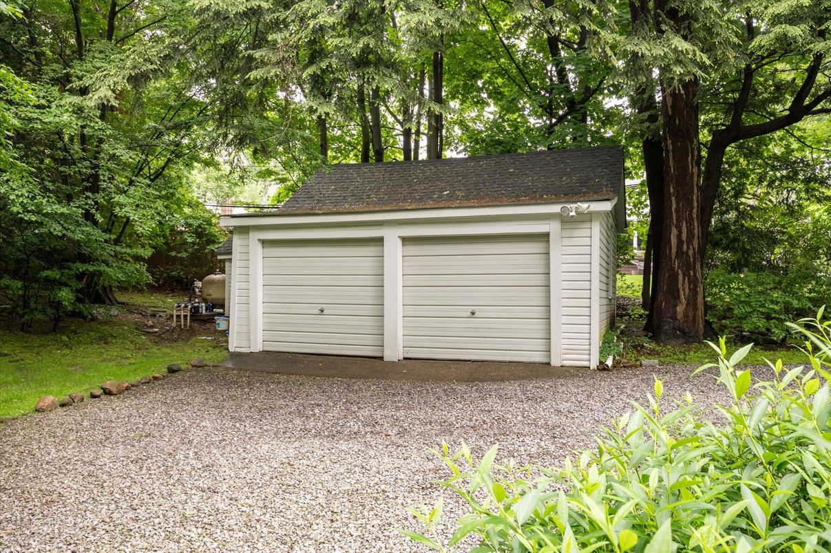 Detached Garage, Exterior