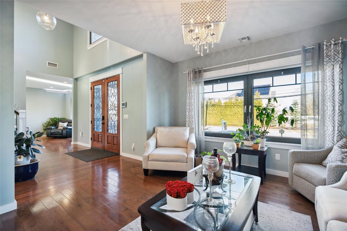 Chandelier, Interior, Living room, Recessed Lighting, Wood Texture Flooring