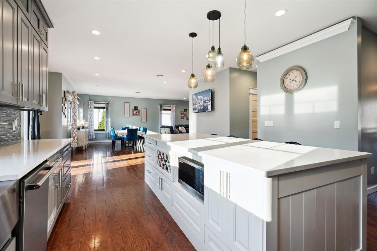 Dining room, Interior, Kitchen, Pendant Lights, Recessed Lighting, Stainless Steel Appliances, Wood Texture Flooring