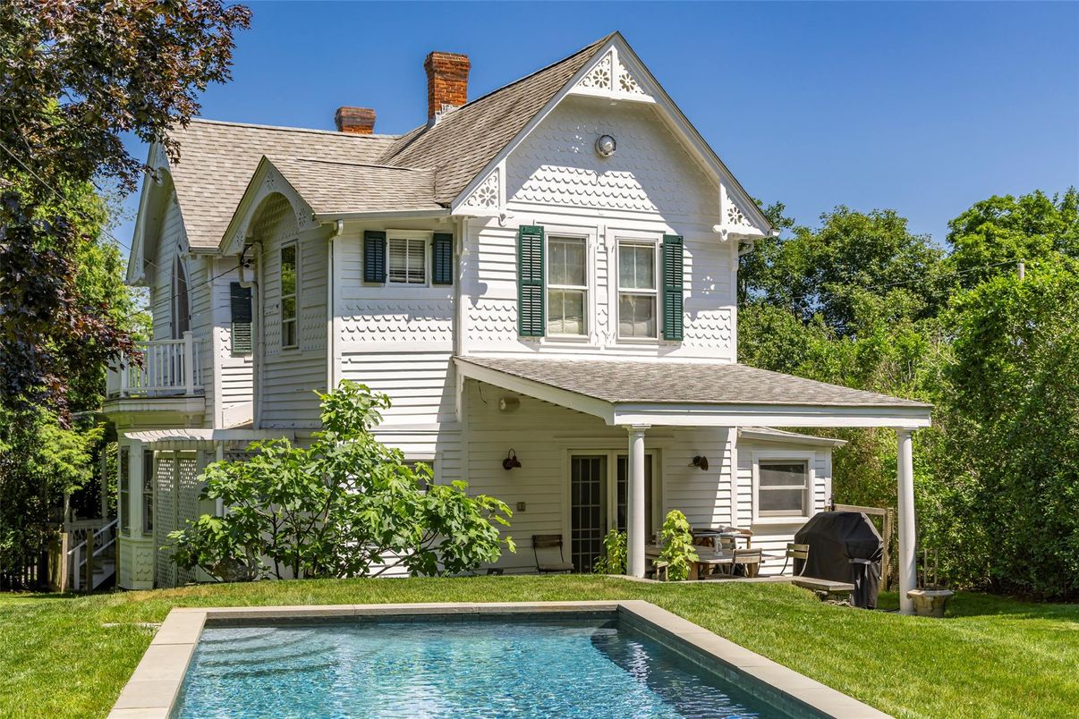 Exterior, Facade, Pool, Queen Anne Victorian