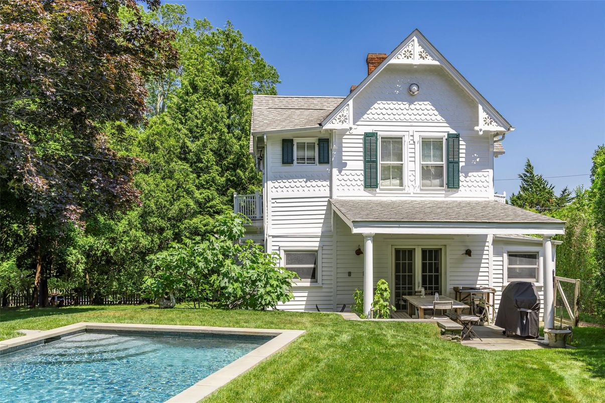 Exterior, Facade, Pool, Queen Anne Victorian