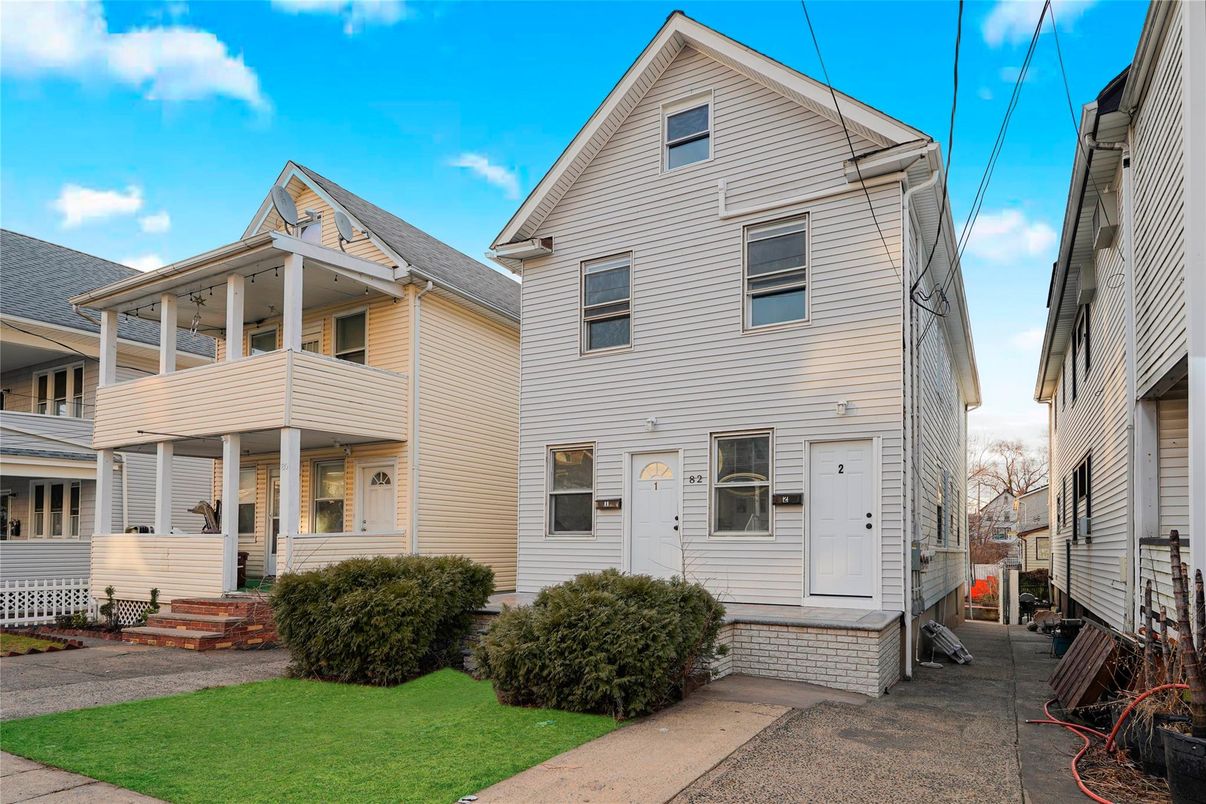 Exterior, Facade, Queen Anne Victorian