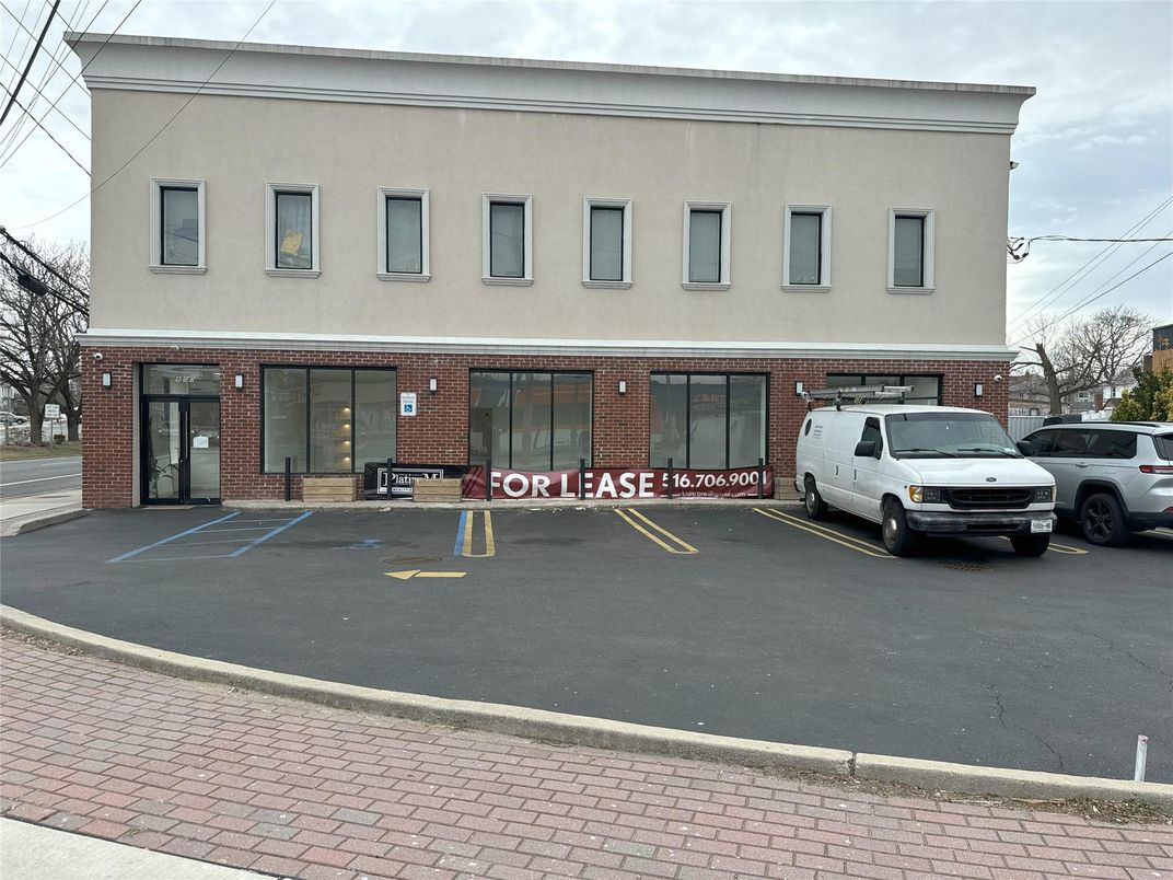 Exterior, Facade, Brick Facade, Rowhouse