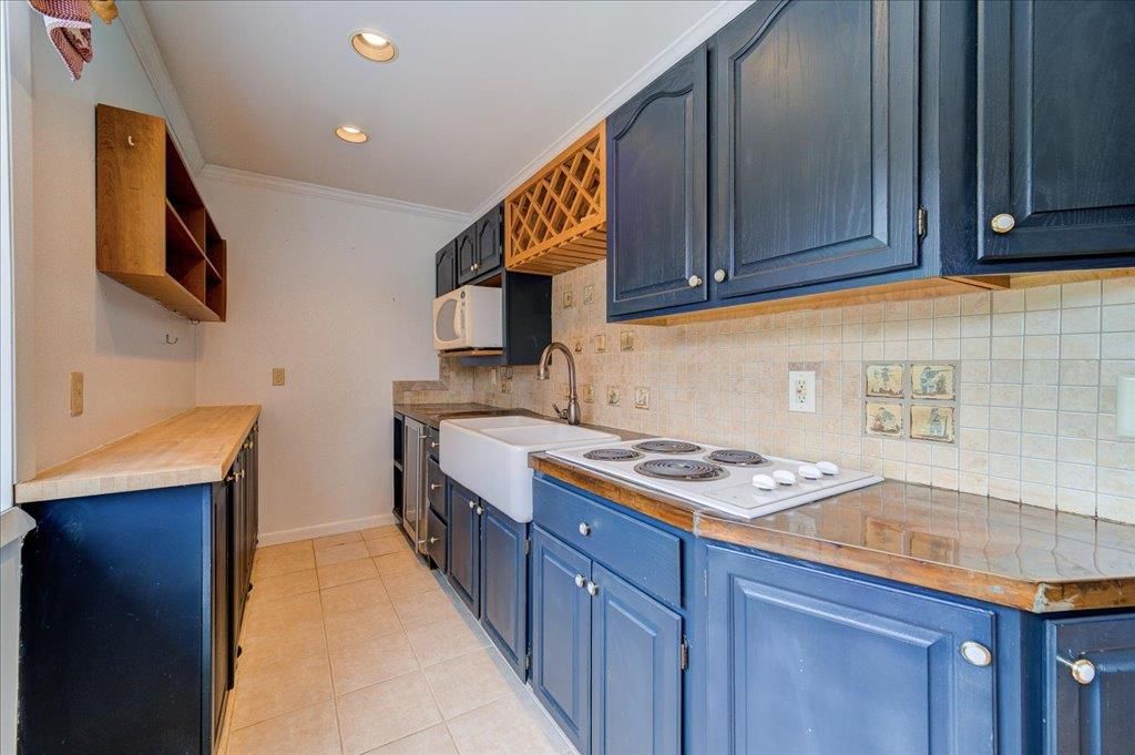 Interior, Kitchen, Recessed Lighting, Tile Countertops