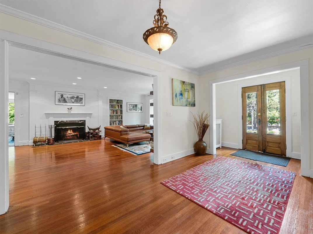 Fireplace, Interior, Living room, Pendant Lights, Recessed Lighting, Wood Texture Flooring