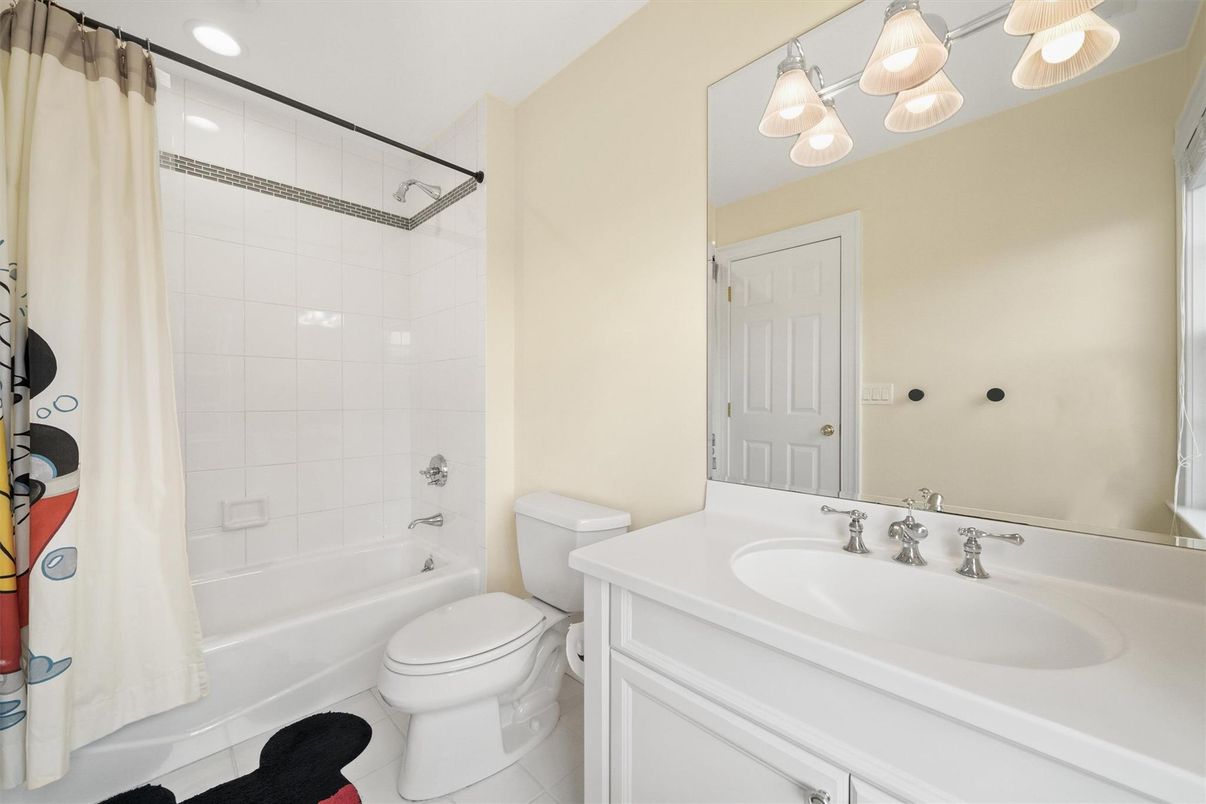 Bathroom, Interior, Recessed Lighting
