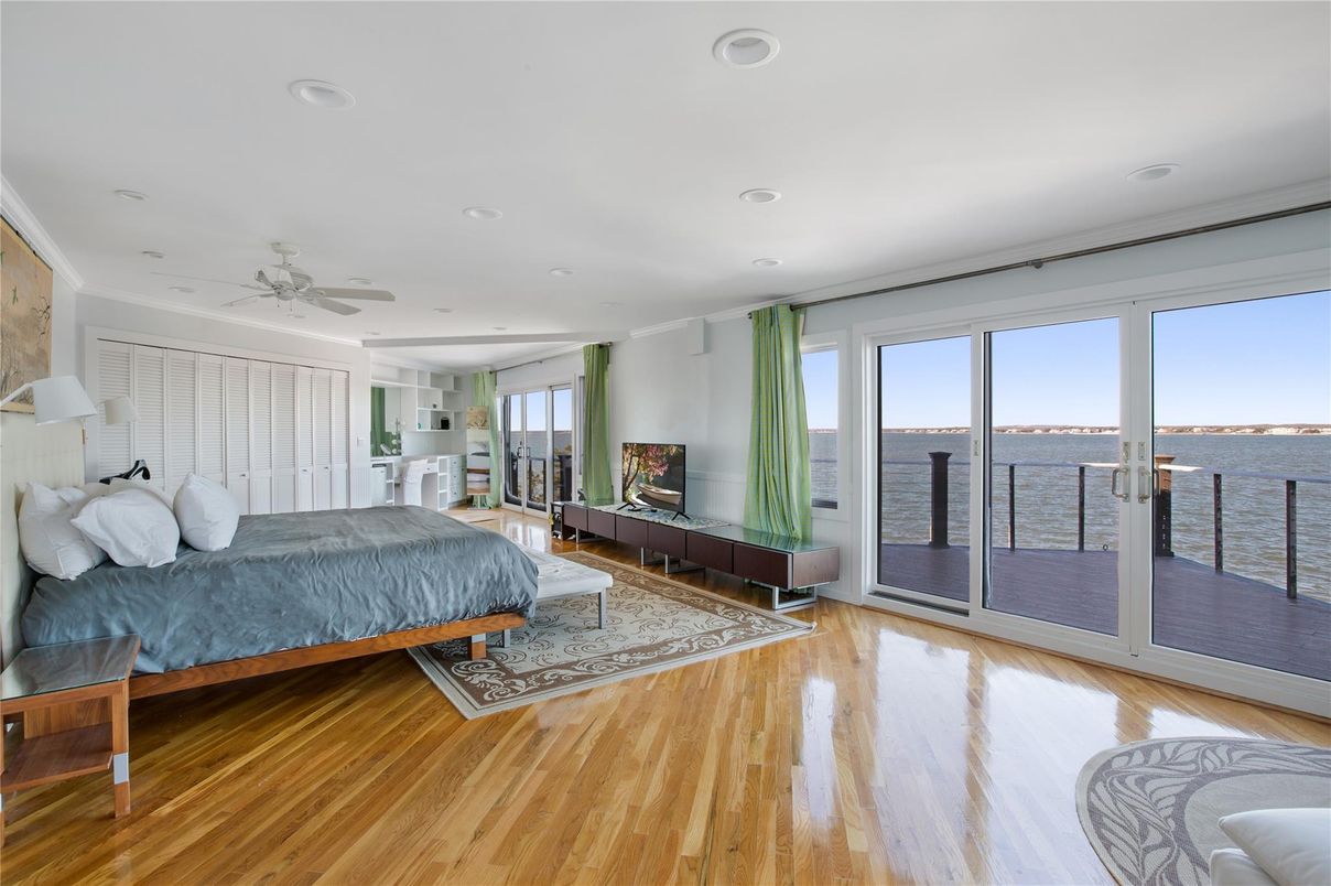 Bedroom, Interior, Recessed Lighting, Water, Wood Texture Flooring