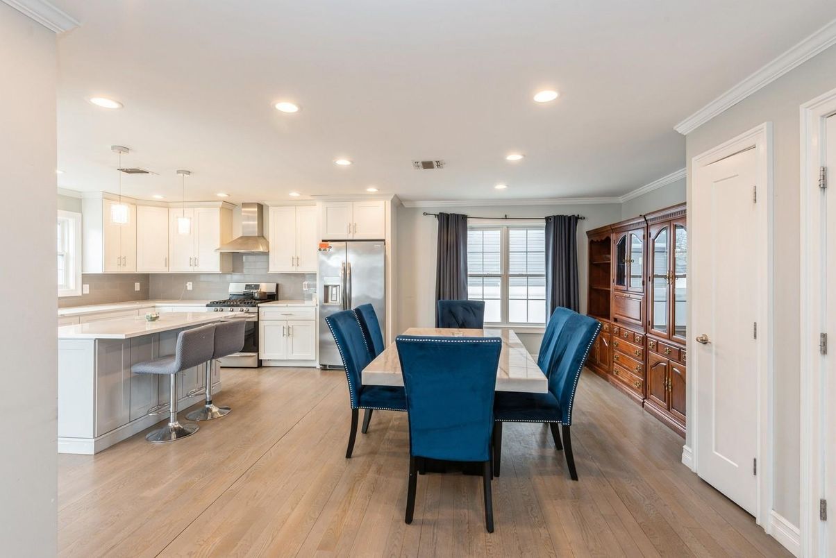 Dining room, Interior, Kitchen, Pendant Lights, Recessed Lighting, Stainless Steel Appliances, Wood Texture Flooring