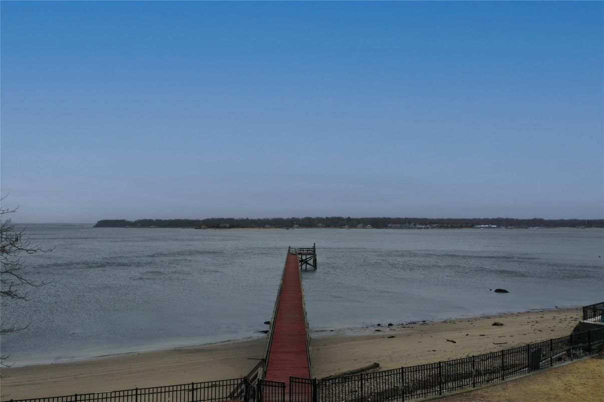Exterior, Lake
