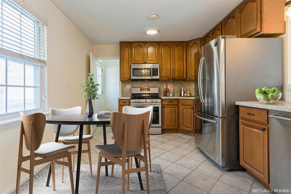 Dining room, Interior, Kitchen, Recessed Lighting, Stainless Steel Appliances
