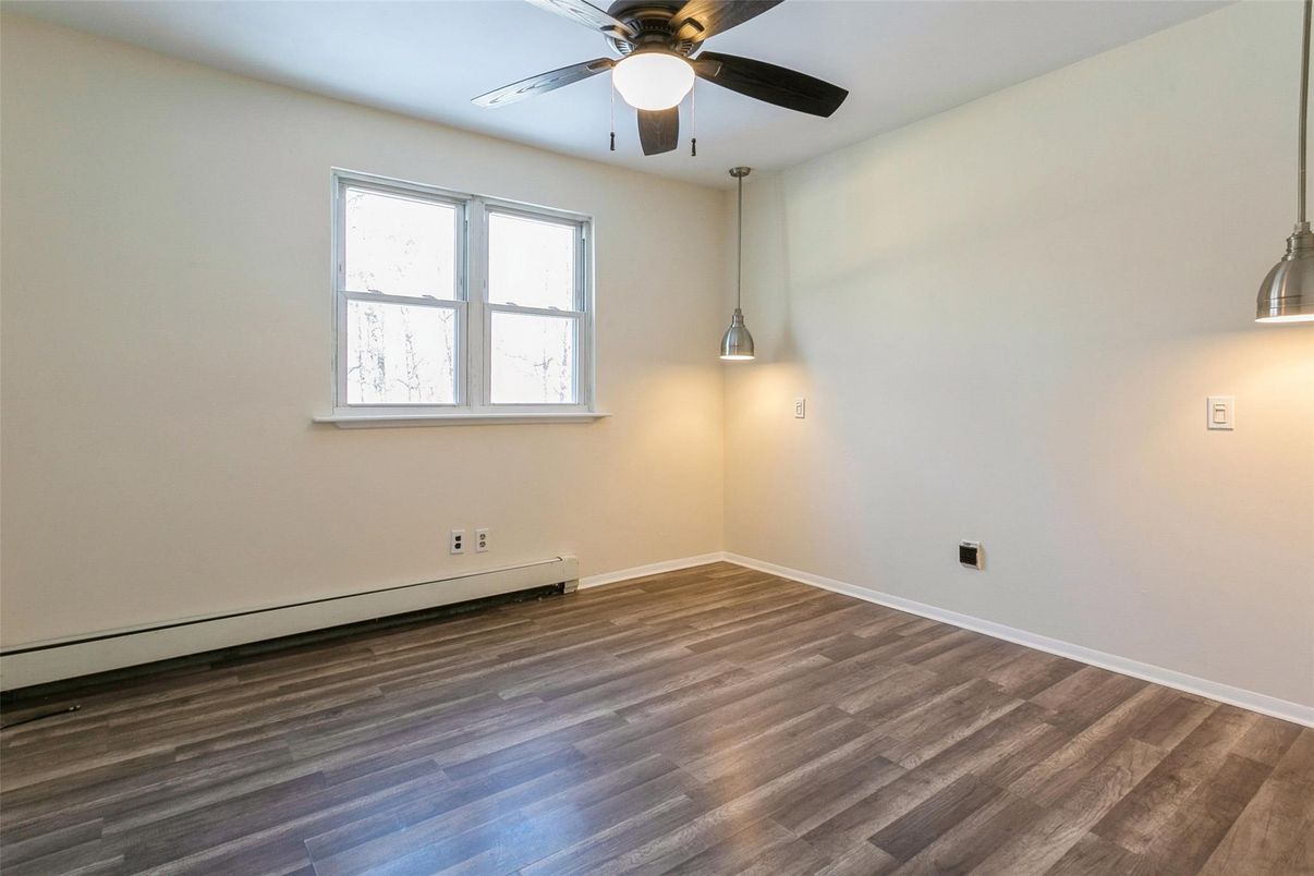 Empty room, Interior, Pendant Lights, Wood Texture Flooring
