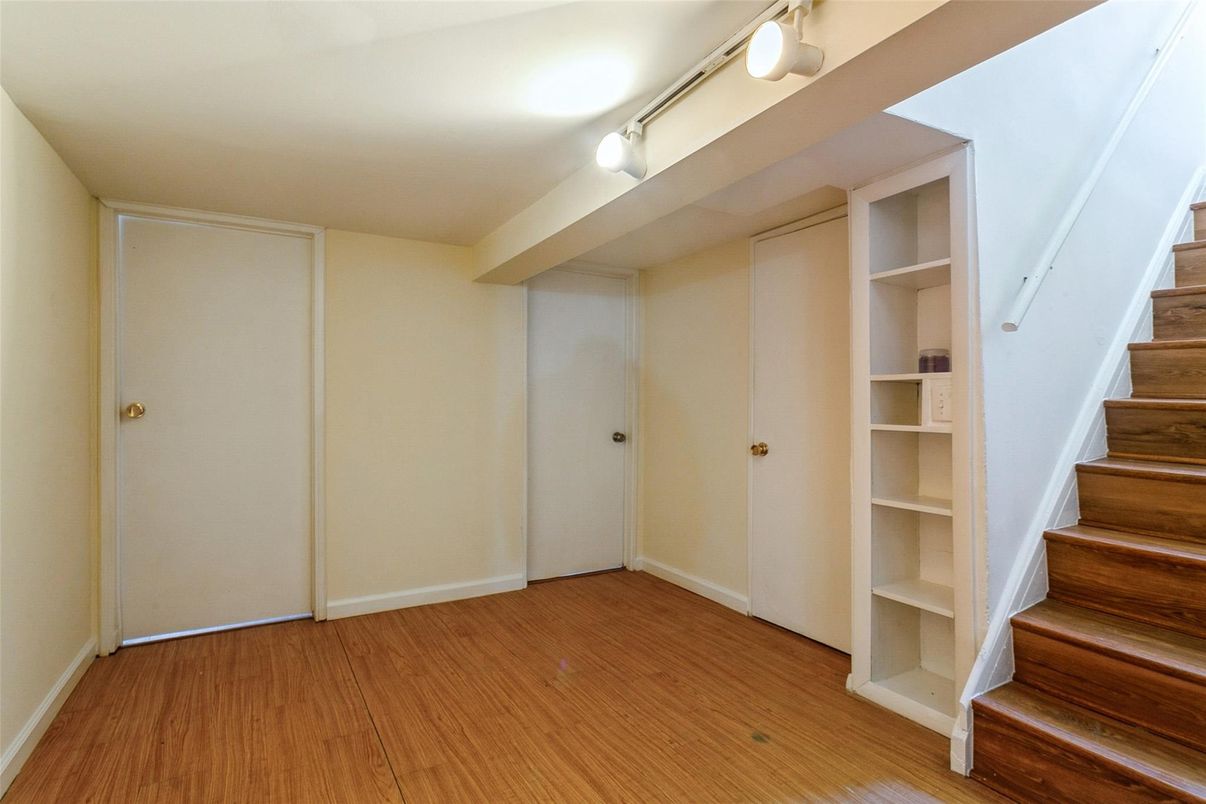 Empty room, Interior, Walk-in Closets, Wood Texture Flooring