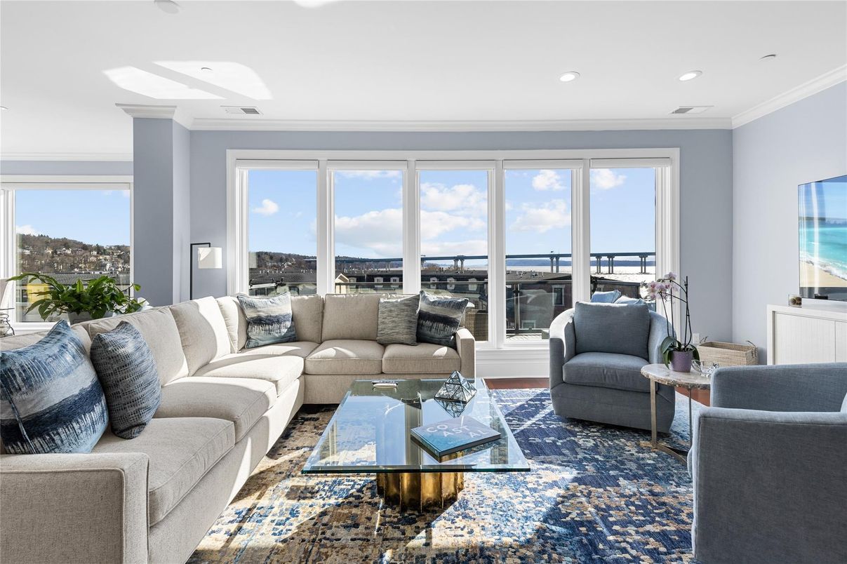 Interior, Living room, Recessed Lighting, Water