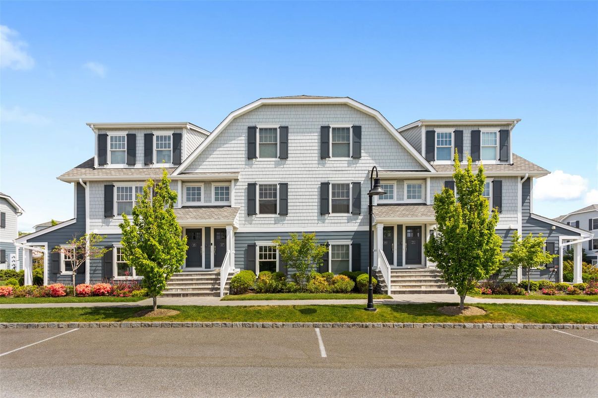 Exterior, Facade, Queen Anne Victorian