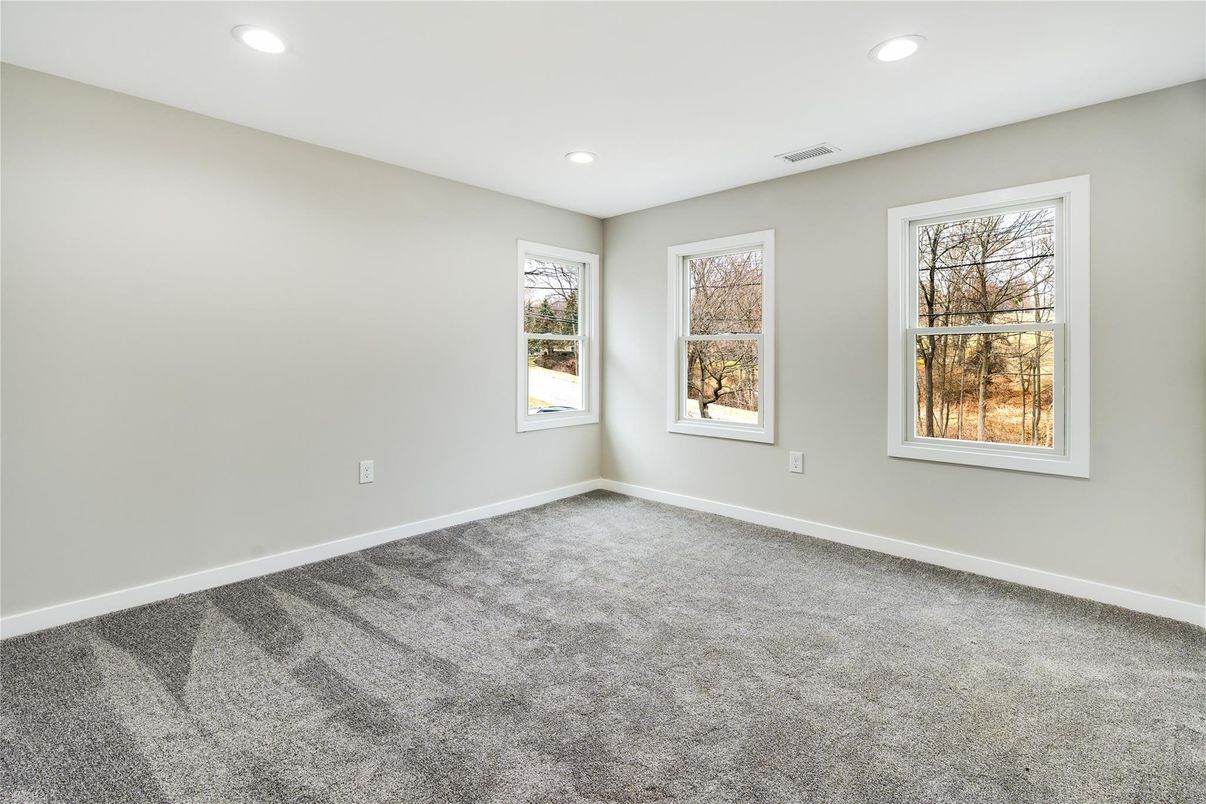 Empty room, Interior, Recessed Lighting