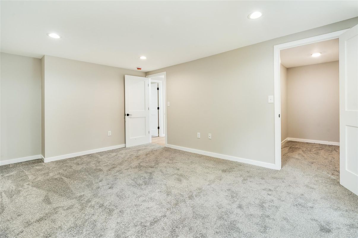 Empty room, Interior, Recessed Lighting